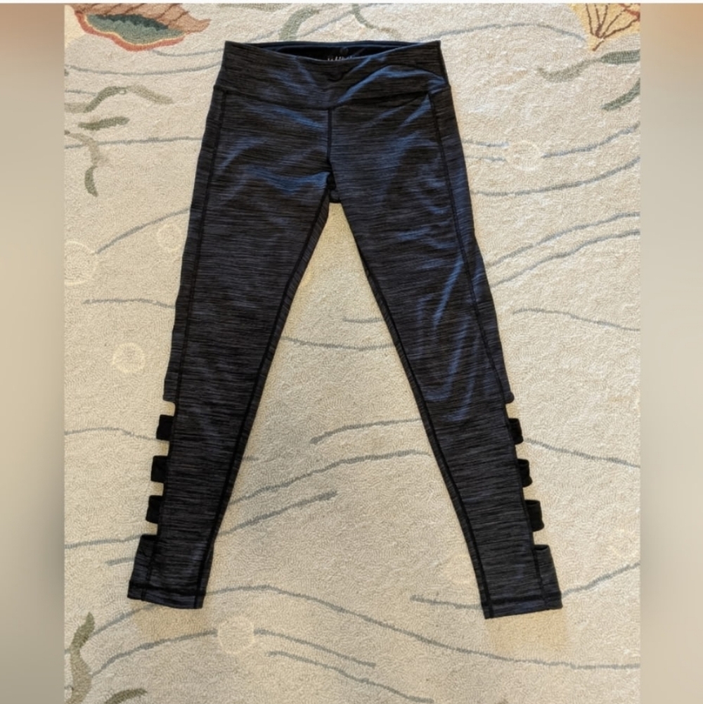 H31 Velocity 3/4 Leggings....Size Medium